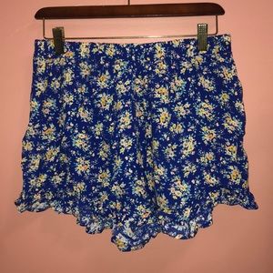 ☀️- Floral loose fitting shorts